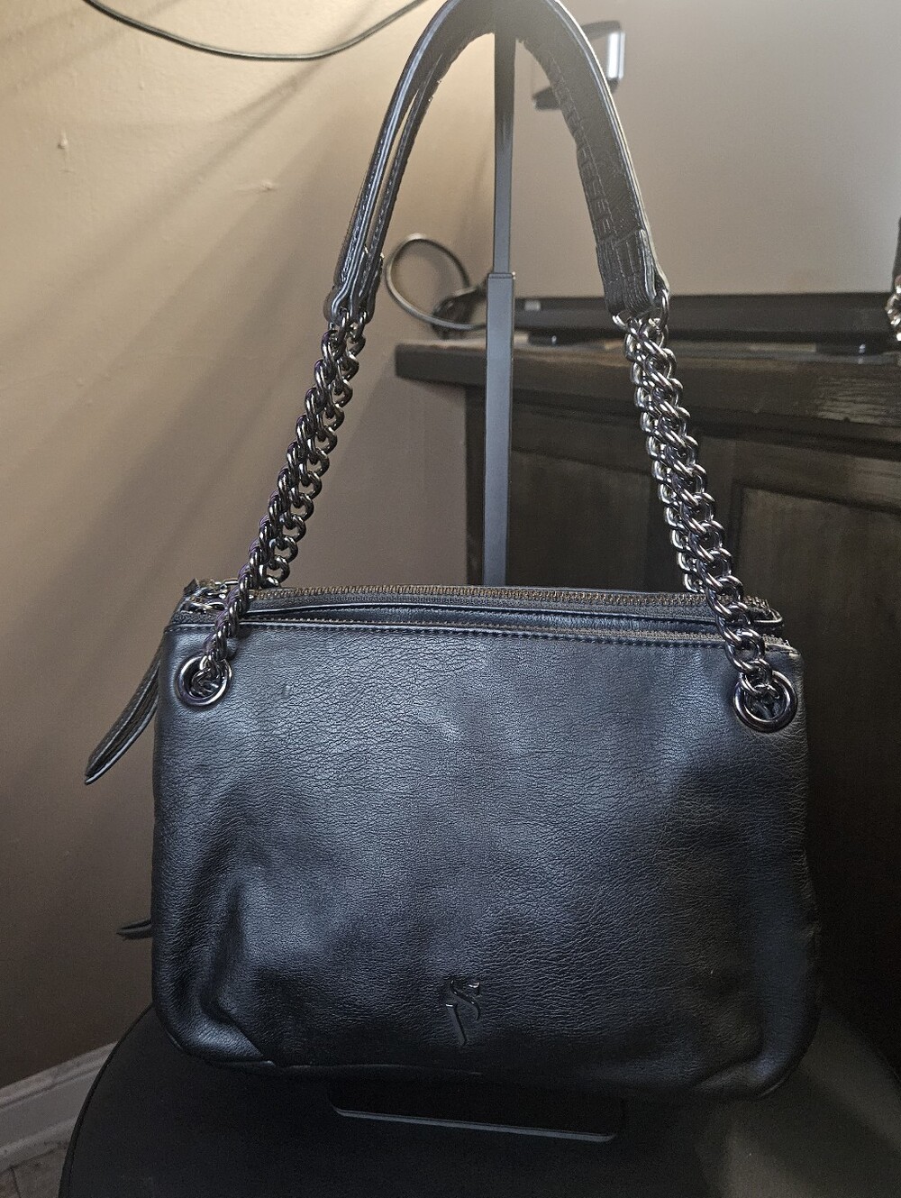 💥Sale💥Simply Vera Vera Wang Black Leather Shoulder Bag with Chain Straps